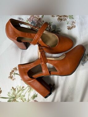 Women's Mary Jane Block Heel Pumps in Cognac Brown